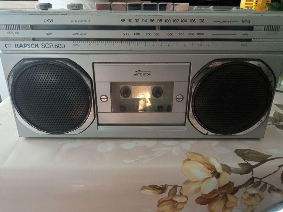Vând radio casetofon  Kapsch Scr 600  un radio extrem de rar