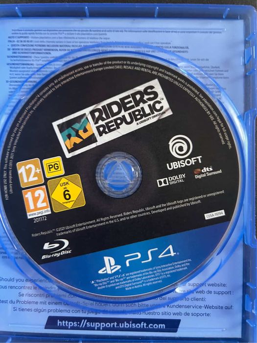 Ps4 slim 1 TB идва с пет игри