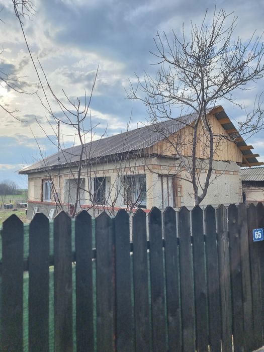 Vând Casa comuna Salciile