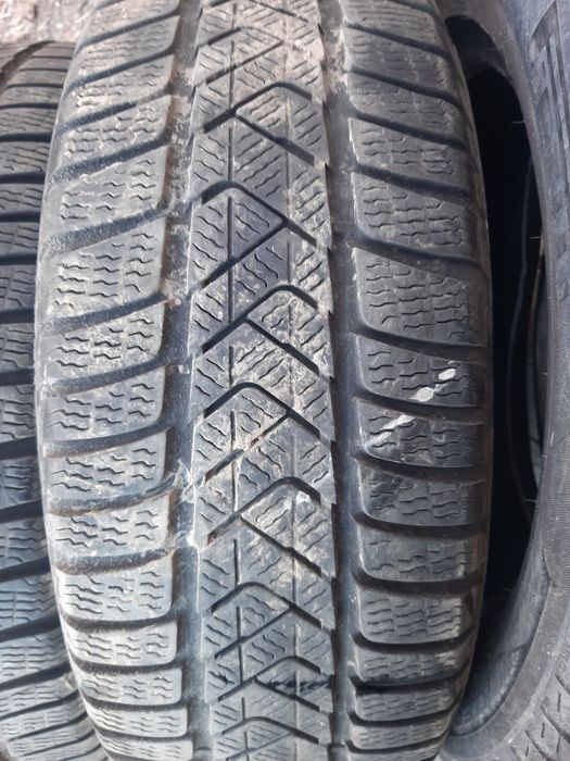 Продам шины 205/60/16 пирелли.