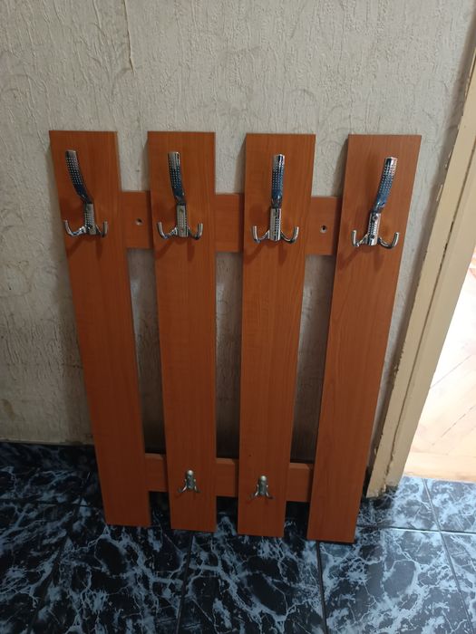 Vând cuier de perete