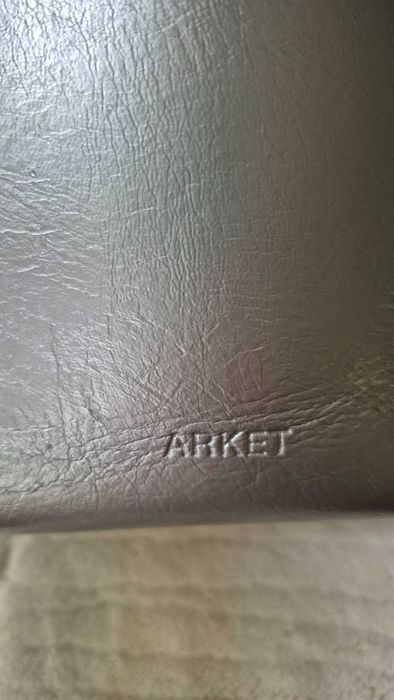 Сребристa мини чантичка Arket