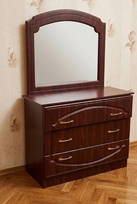 Продаю мебель.Кровать,шкаф,тумбочка в отличном состоянии