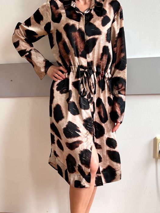 Страхотна женствена секси рокля на бутиковия бранд Karmamia