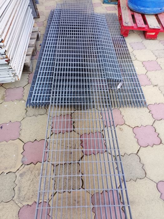 Trepte zincate metalice