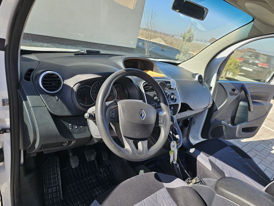 Vând Renault kango.