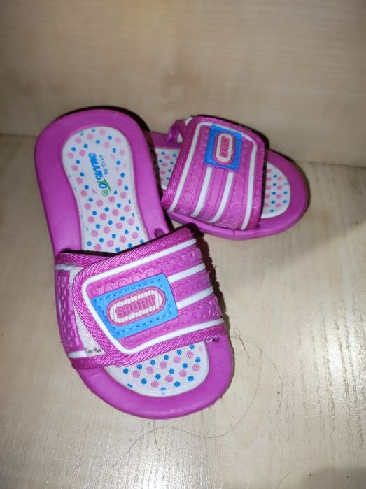 Продам детские кроссовки