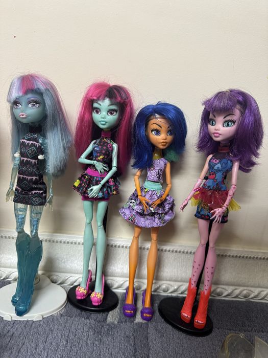 Лагуна куколка монстрик