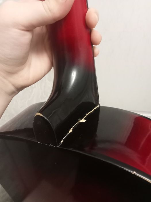 Продаеться акустическая гитара!!!