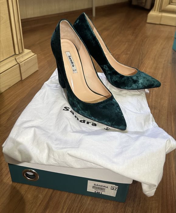 Бархатные туфли с каблуком