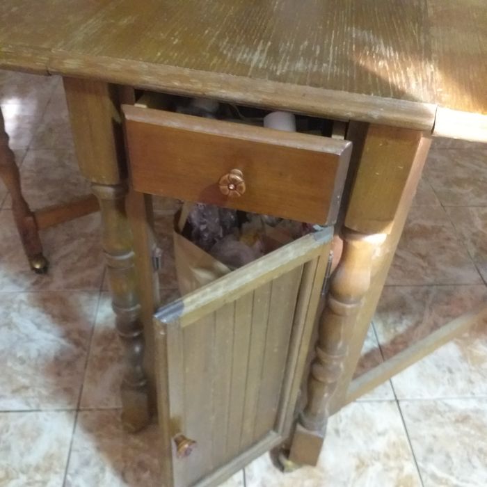 Masă extensibilă de 8-12 persoane