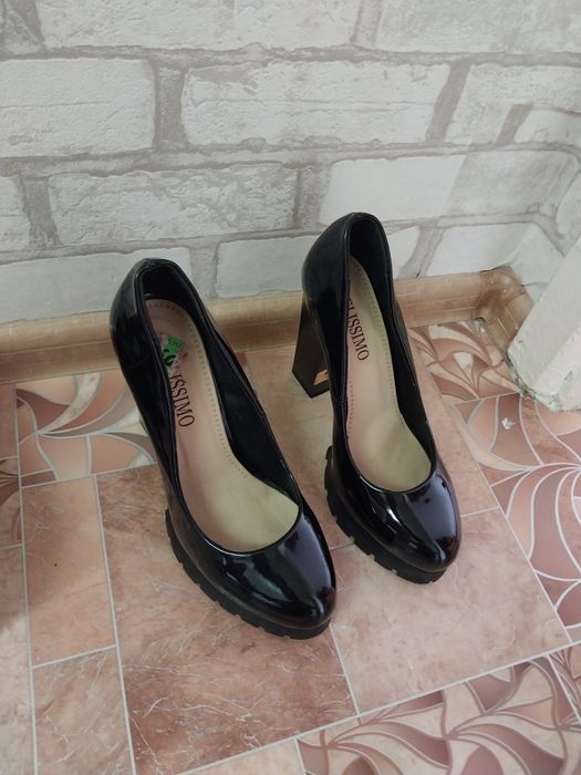 Женская обувь.         .