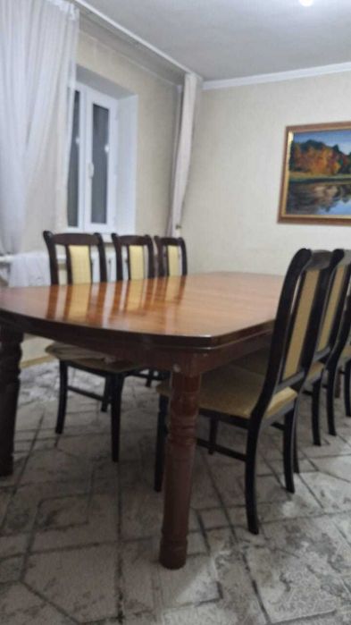 Продам стол для гостиной б/у