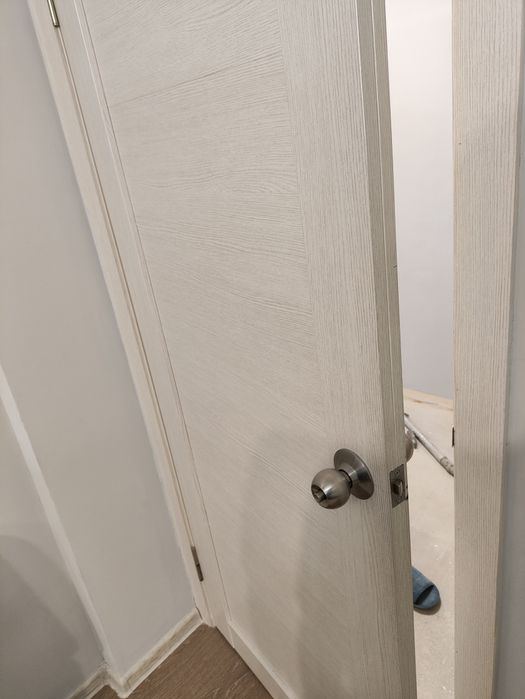 Межкомнатные двери (6 штук)