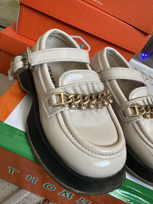 Продам туфли на девочку