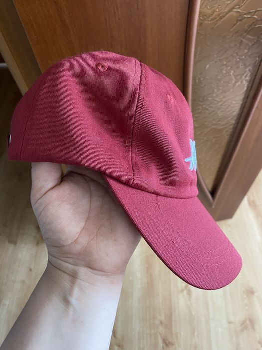 Продам красную кепку