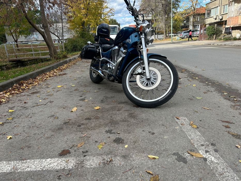 Suzuki intruder VS800