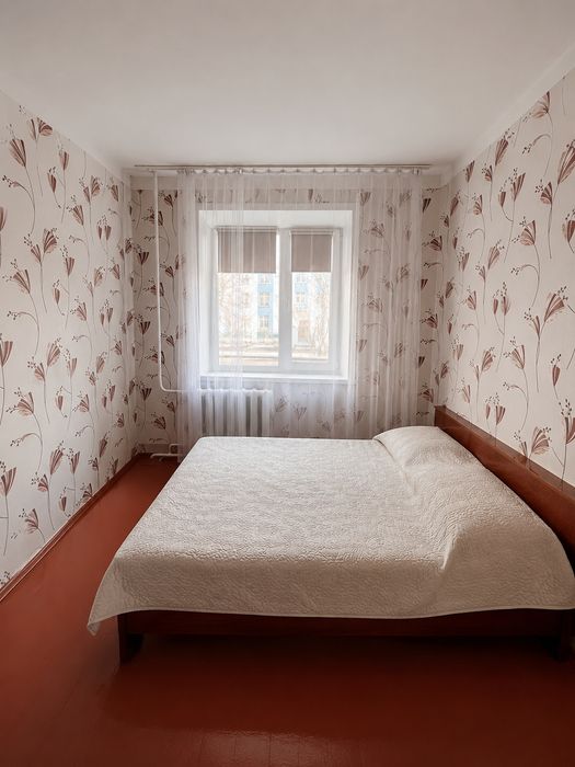 Продам двуспальню кровать с матрацем
