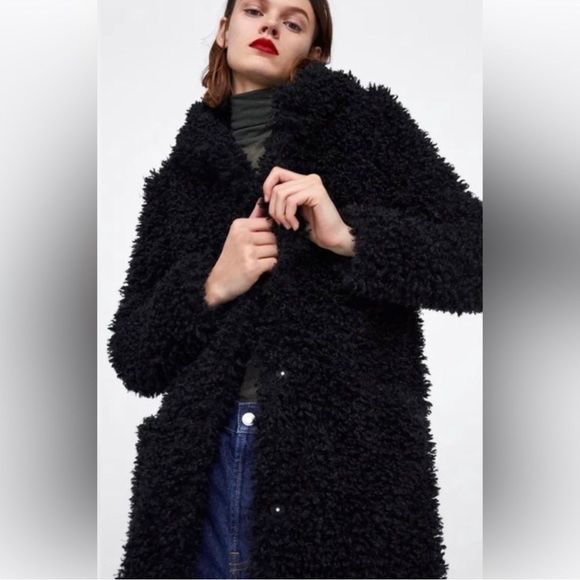 Черно палто от еко косъм