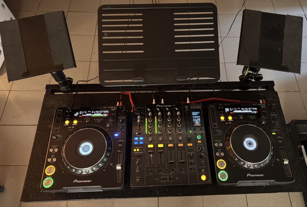 Set DJ Mixer Pioneer DJM-800, case Zomo si pupitru Gravity