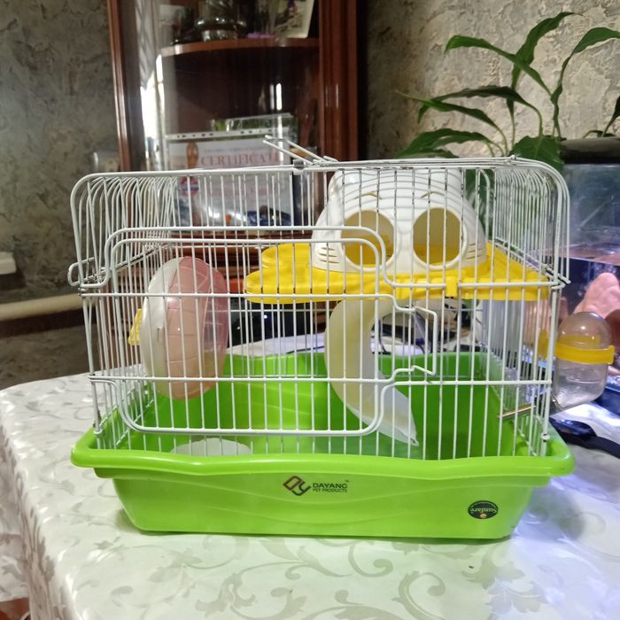 продам 2  клетки для хомяков