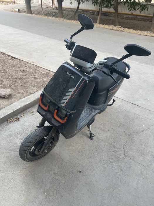 Realmoto elektro skuter