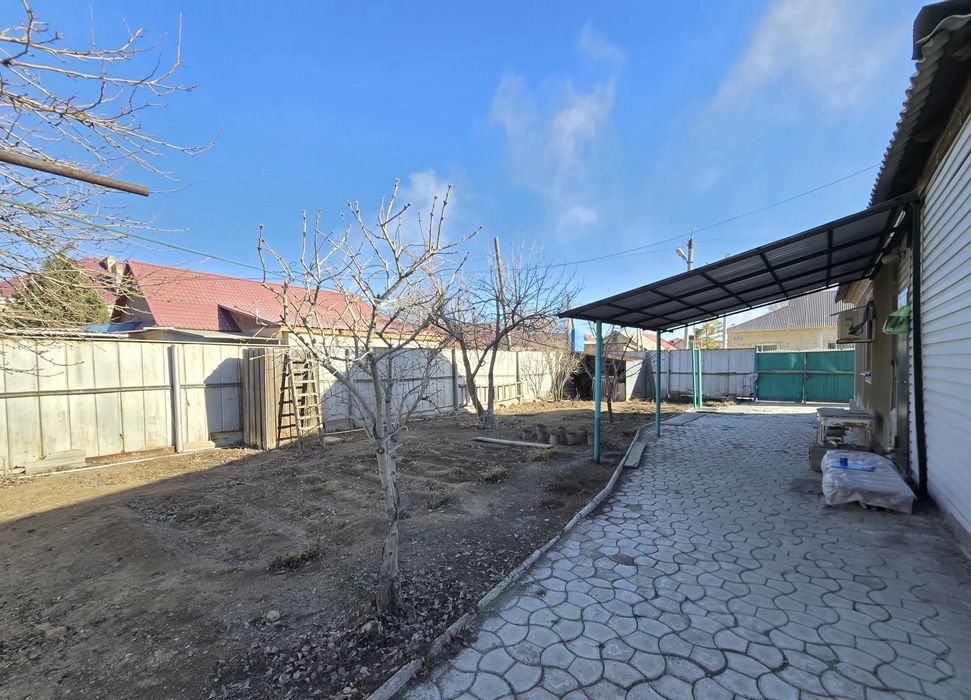 Продаётся 4-комнатный дом в центре города