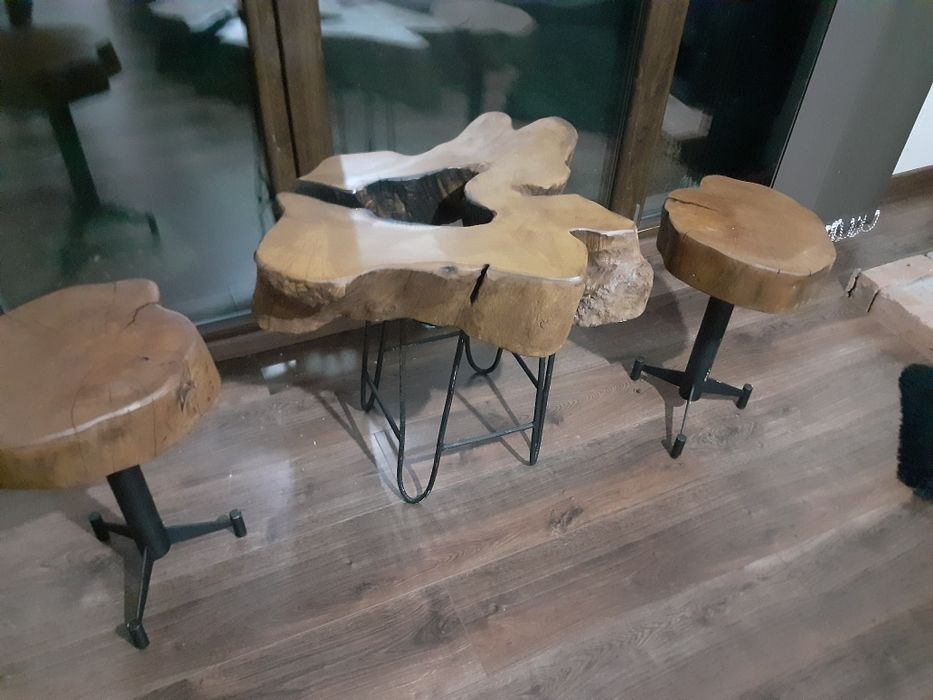 Vând măsuță cu două scăunele