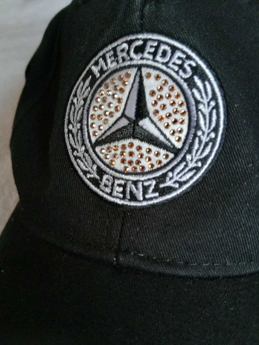 Оригинална шапка на Mercedes-Benz-  класическо лого, украсено с кристали
