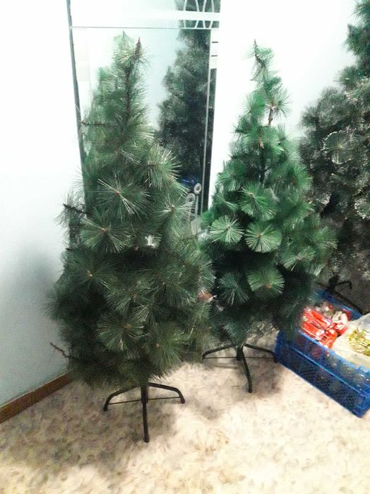 игрушки, гирлянды, ёлки,  подставки для ёлки