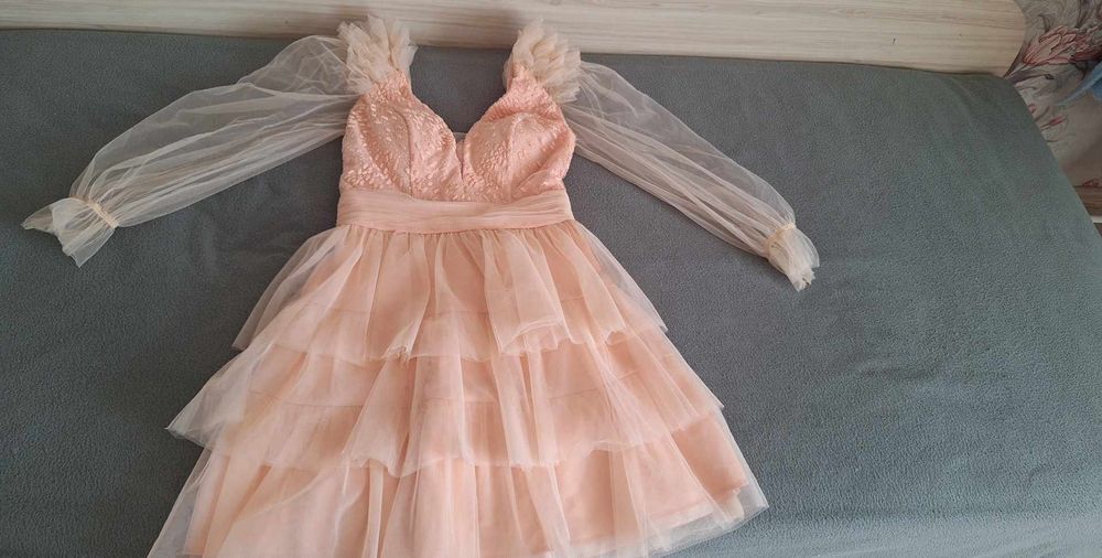 Продавам много запазена рокля