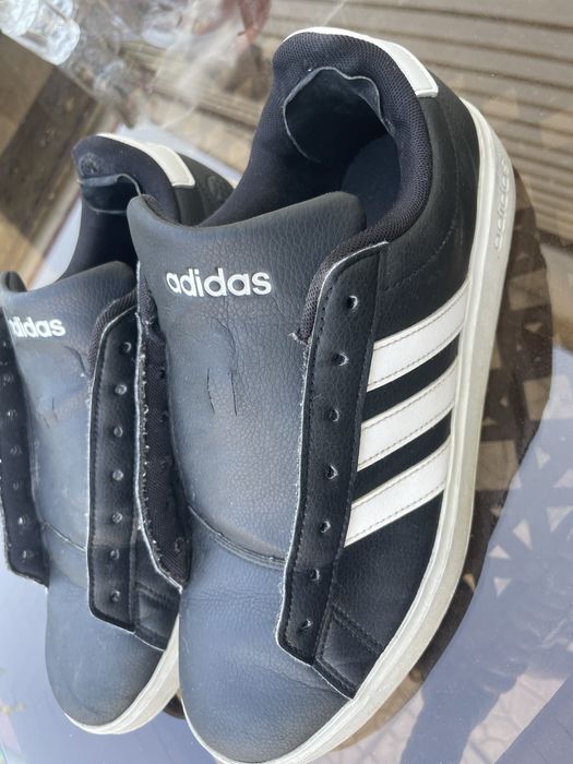 Продам кроссовки адидас оригинал размер 42.5