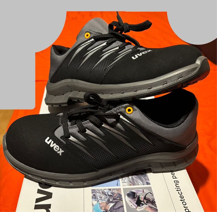 Vand pantofi/bocanci cu protectie NOI !!!