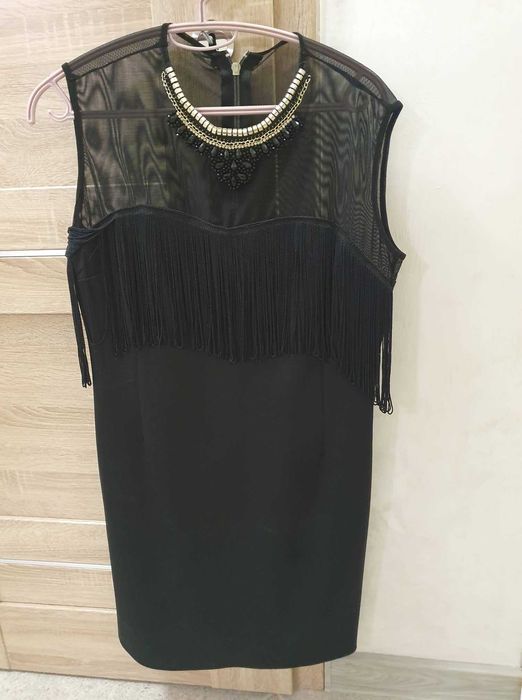 Елегантна дамска черна рокля с ресни