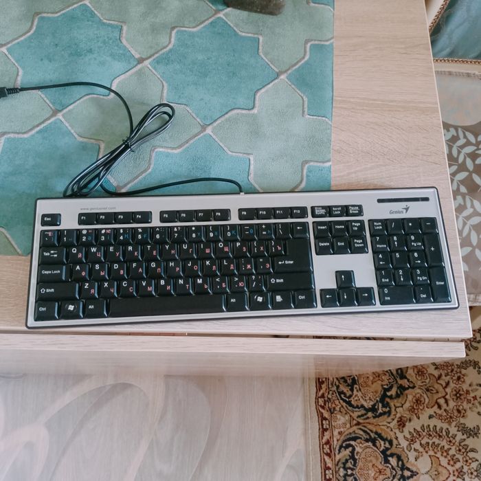 Продам клавиатуру