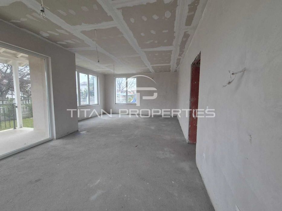 Двуетажна къща в Коматево