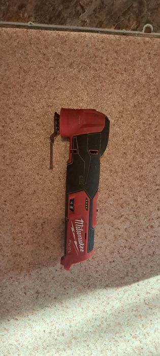 Milwaukee шуруповерт, чемоданы,  пылесос