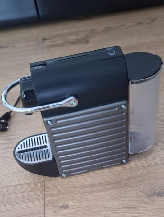 Vând aparat de cafea Nespresso Pixie