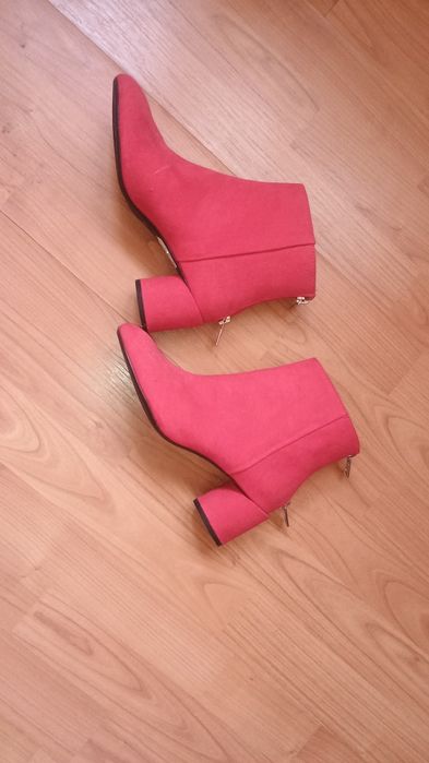 Botine cu toc Bershka