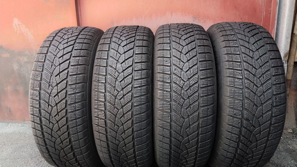 4бр. зимни гуми 235/60/18 GoodYear Ultra Grip Performance 
dot23