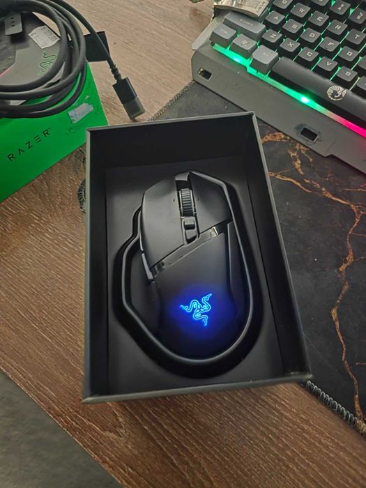 Геймърска безжична мишка Razer Basilisk V3 Pro (Пълен комплект с кутия)