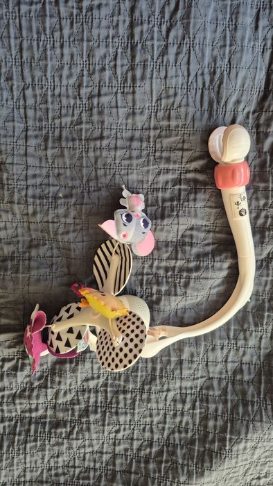 Бебешки играчки Tiny love