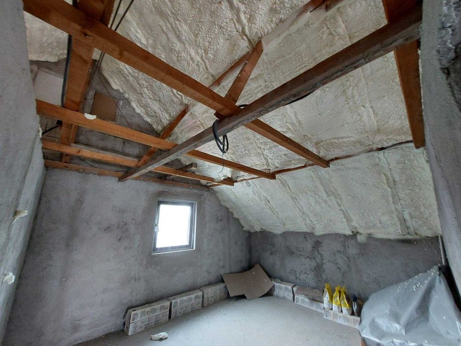 Izolatie spuma poliuretanica mansarda pod hala garaj acoperis terasa