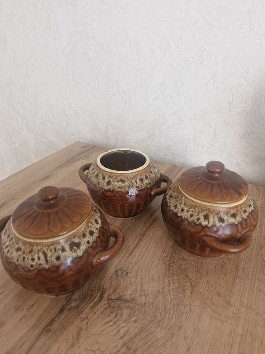 Керамические горшки.