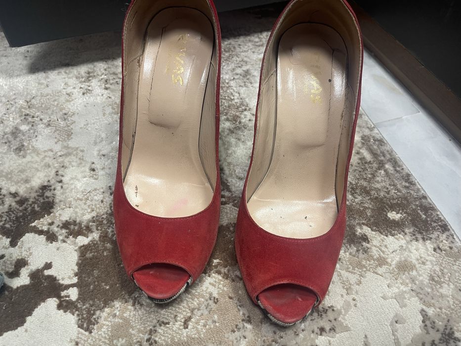 Червен велур 38 номер запазени без забележки