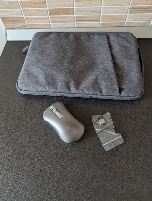 Husa laptop Macbook și mouse bluetooth