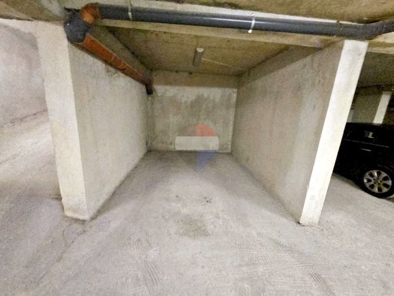 Дава се под наем Гараж / Паркомясто в Варна, Зимно кино Тракия - 13 кв.м за 150 € - Снимка #1