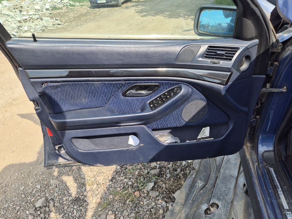 Продавам син салон БМВ Е39 седан