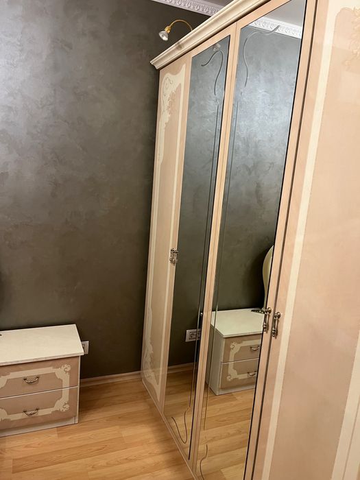 Спалня + нощни шкафчета + поматрачна  рамка + гардероб Италия 940 лв.