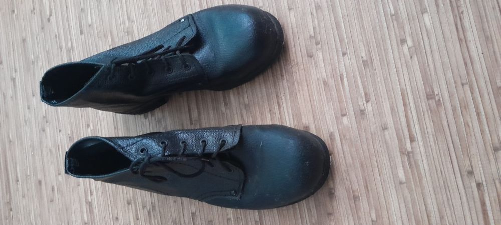 Продам спец обувь